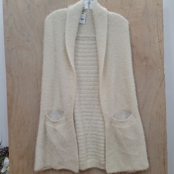 Francesca's Fuzzy cardigan vest - Picture 2 of 7